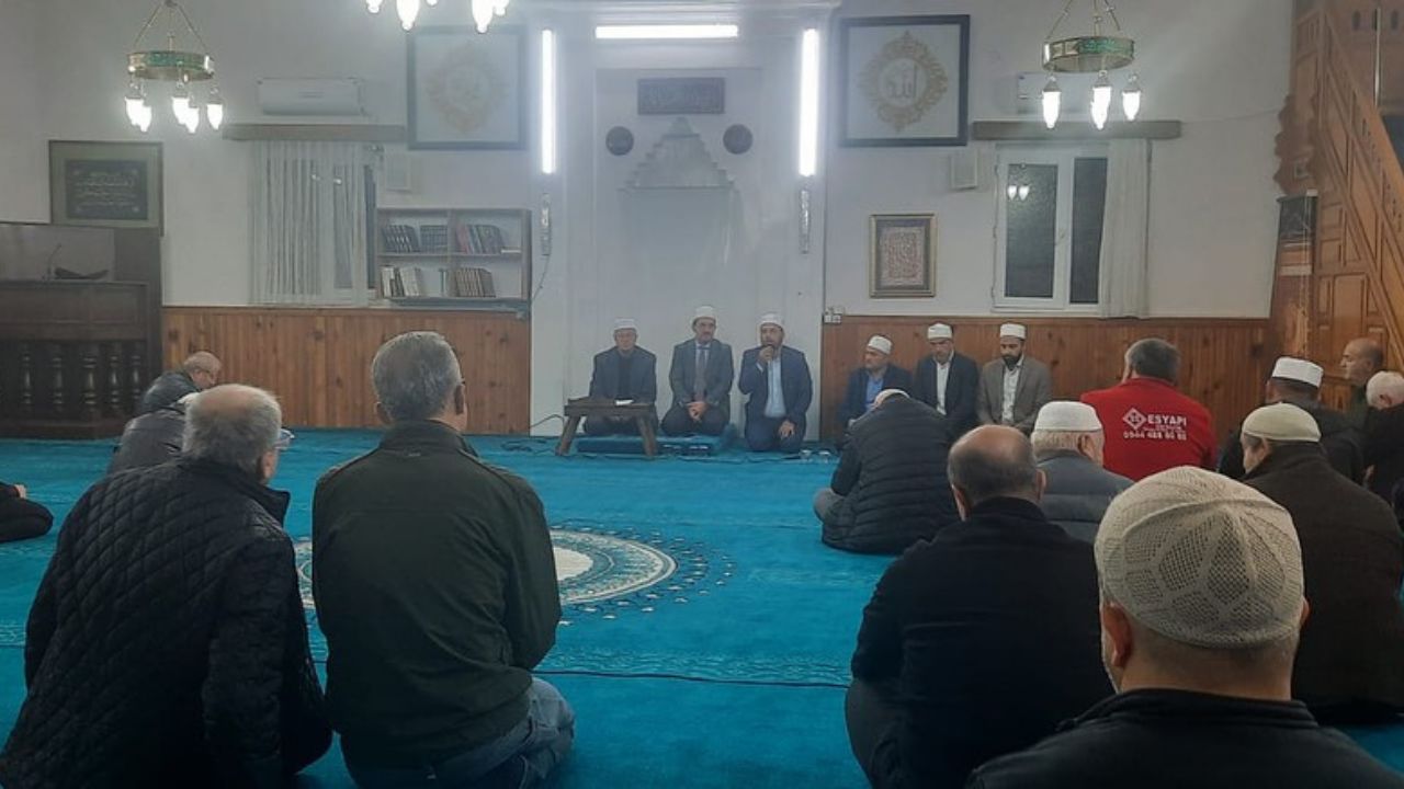 ''Şehirlerin Kalbi Camide Buluşalım'' Programı Duraklar Köyü Camii'nde Manevi Bir Atmosferde Gerçekleşti