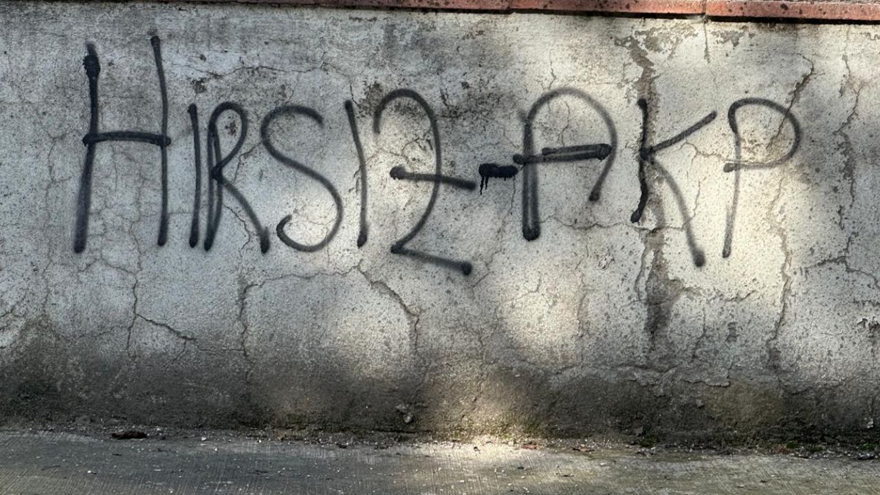 Şerefiye Mahallesi'nde Duvardaki Yazı Dikkat Çekti