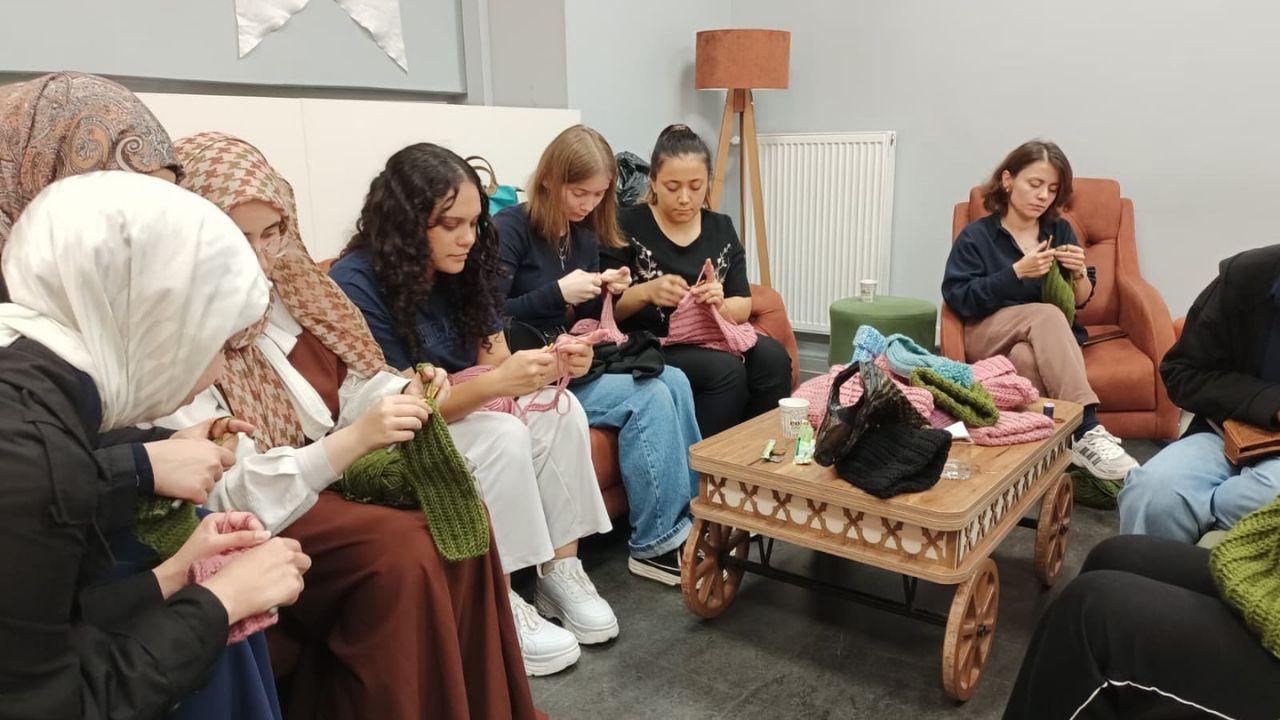 ''Sevgi İlmekleri'' ile Minik Kalpler Isındı