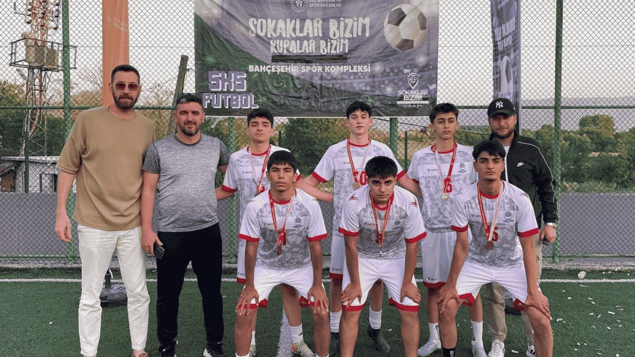 ''SOKAKLAR BİZİM'' GENÇLİK KUPASI SAHİBİNİ BULDU
