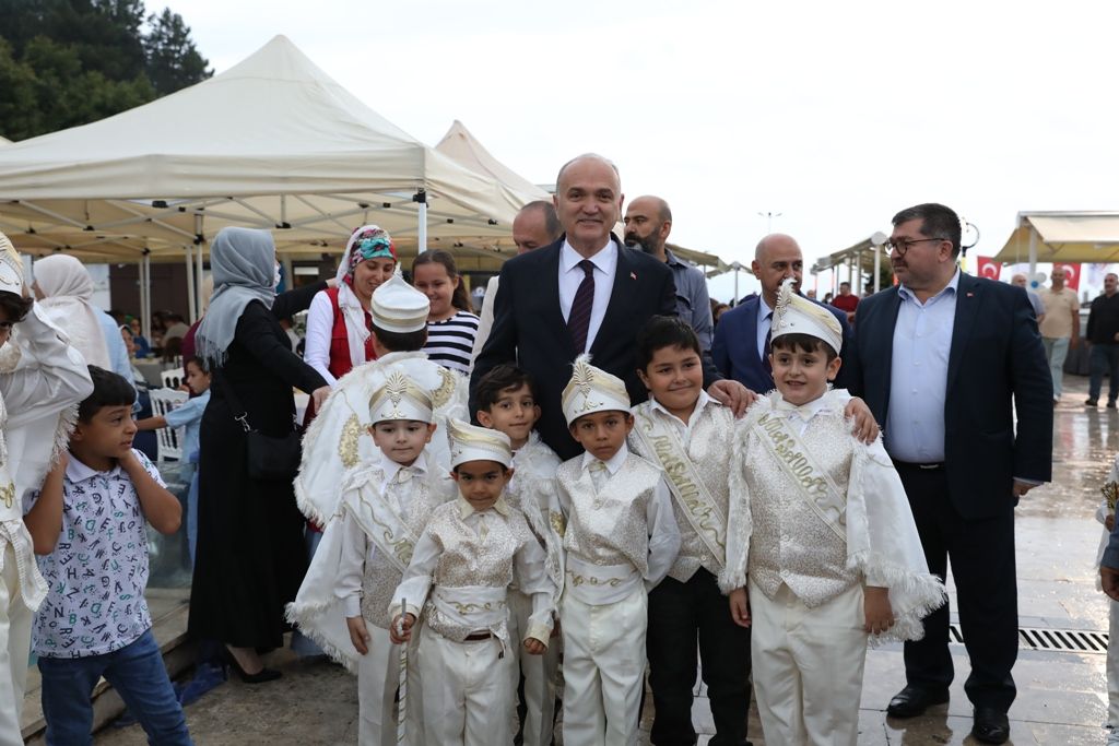 TOPLU SÜNNET GELENEĞİ SÜRDÜRÜLÜYOR