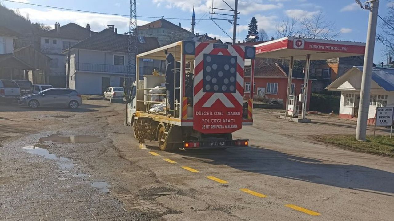 TOPUK YAYLASI YOL ÇİZGİLERİ ÇALIŞMALARI DEVAM EDİYOR