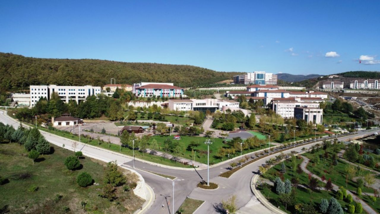 ULUSLARARASI SIRALAMADA DÜZCE ÜNİVERSİTESİ'NDEN TARİHİ BAŞARI