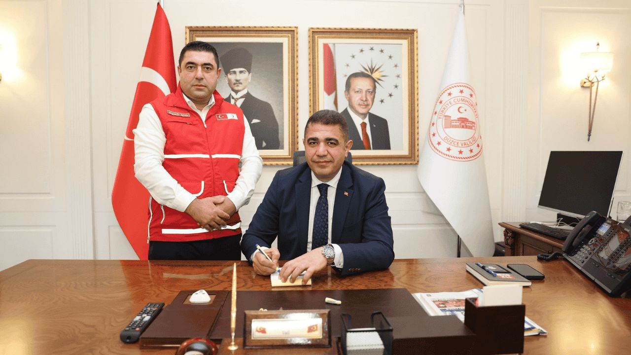 VALİ SELÇUK ASLAN'DAN TÜRK KIZILAY'A ANLAMLI KURBAN BAĞIŞI