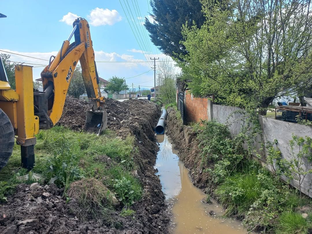 YAĞIŞLI HAVALARDA SU BASKINLARINI ÖNLEMEK İÇİN DRENAJ ÇALIŞMALARI DEVAM EDİYOR