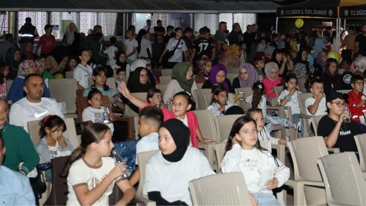 Yaz Akşamlarının Vazgeçilmezi Açık Hava Sineması Yenitaşköprü'deydi