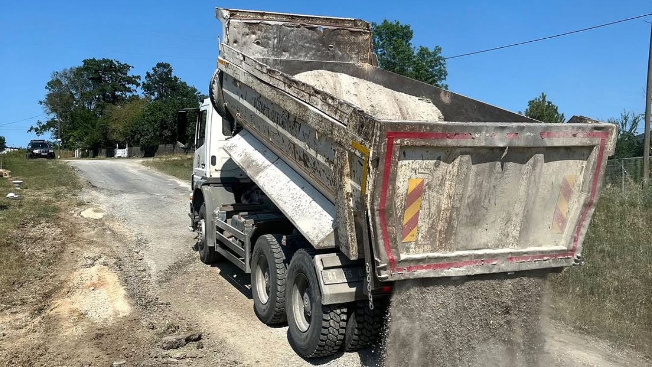 Yeşilyayla Köyü'nde Yol Bakım ve Kanal Temizliği Çalışmaları Tamamlandı
