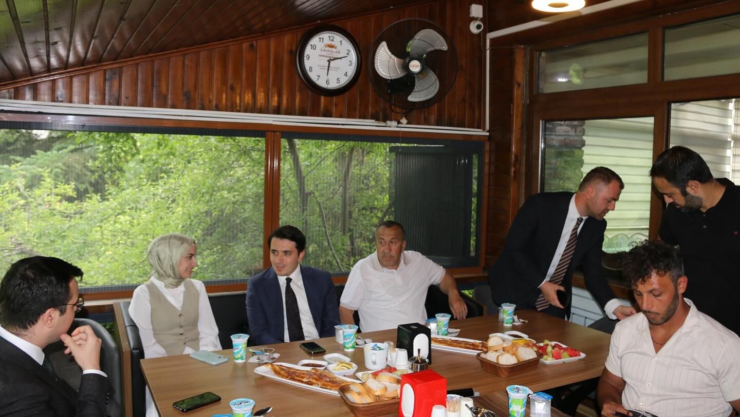 YIĞILCA'DA KAYMAKAM DEMİRKOL İÇİN VEDA YEMEĞİ DÜZENLENDİ