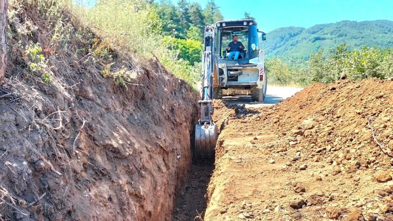 Yığılca Hoşafoğlu Köyü'nde İçme Suyu Hattı Yenileme Çalışmaları Devam Ediyor