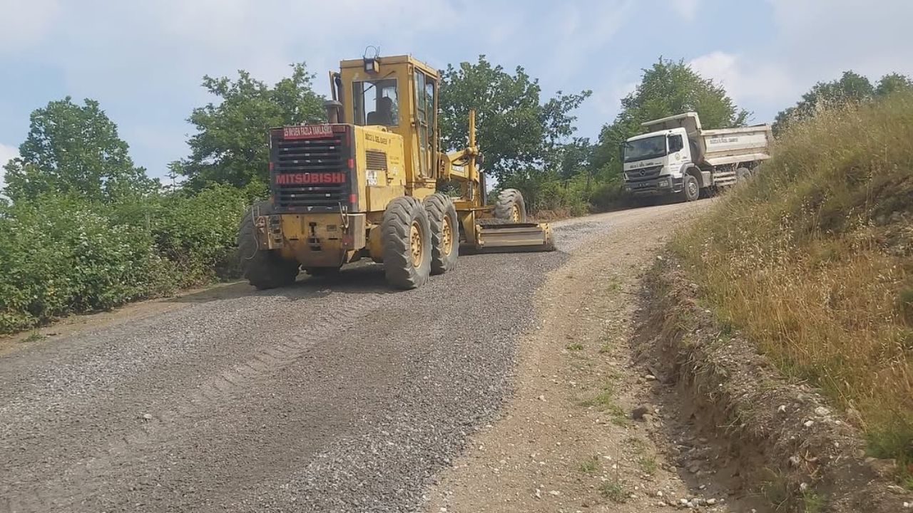 YILDIZTEPE KÖYÜ'NDE MALZEMELİ YOL BAKIM ÇALIŞMALARI TAMAMLANDI