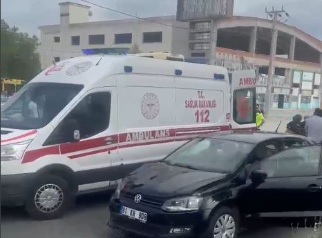 YOLA FIRLAYAN KADINA OTOMOBİL ÇARPTI