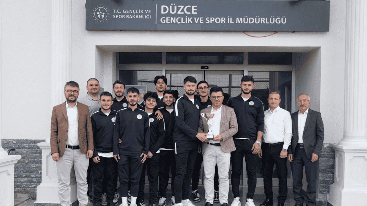 YURTLIG BÖLGE ŞAMPİYONU ÖĞRENCİLERDEN İL MÜDÜRÜNE ZİYARET