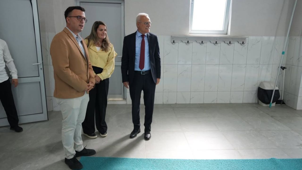 Zekeriya Arslantürk 2 Nolu Yüzme Havuzu'nu Denetledi