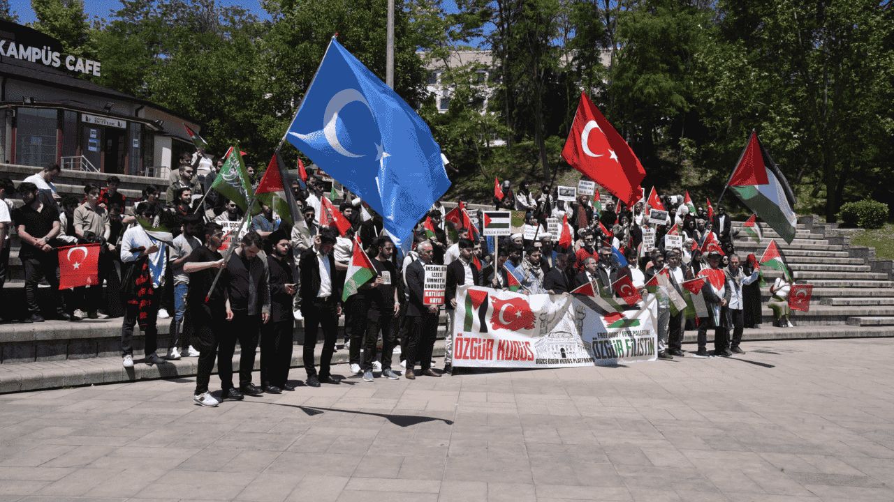 ZULME KARŞI OMUZ OMUZA DÜZCE ÜNİVERSİTESİ FİLİSTİN İÇİN YÜRÜDÜ