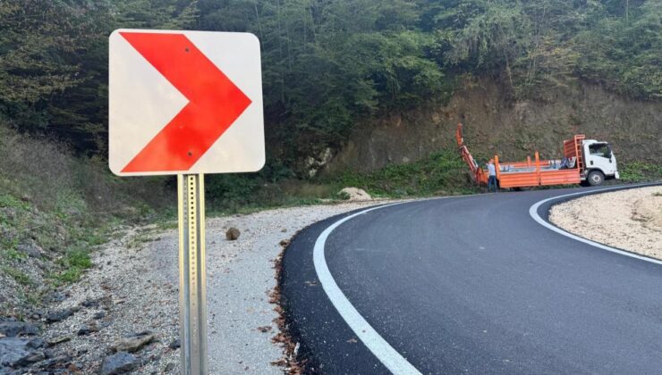 Yığılca’da Köy Yollarına Trafik ve Yönlendirme Levhaları Yerleştiriliyor