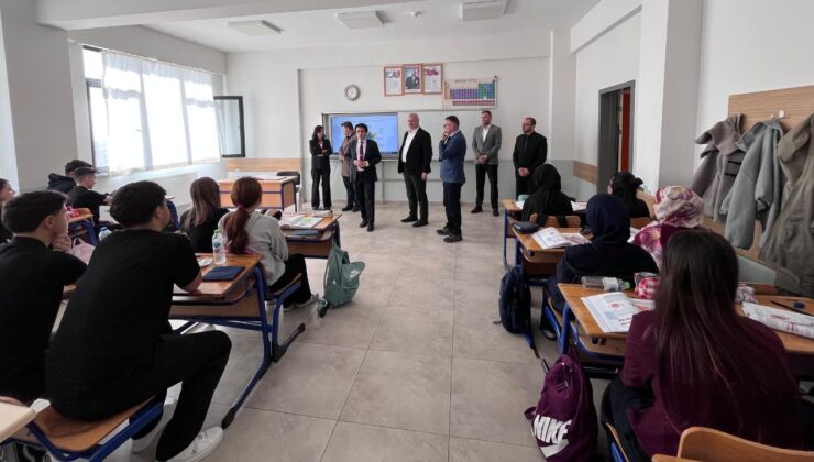 Çilimli Kaymakamı Altıntaş ve Başkan Yıldız Öğrencilerle Buluştu