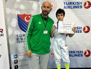 Düzceli Eskrimci Ömer Asaf Yücedağ Türkiye İkincisi Oldu