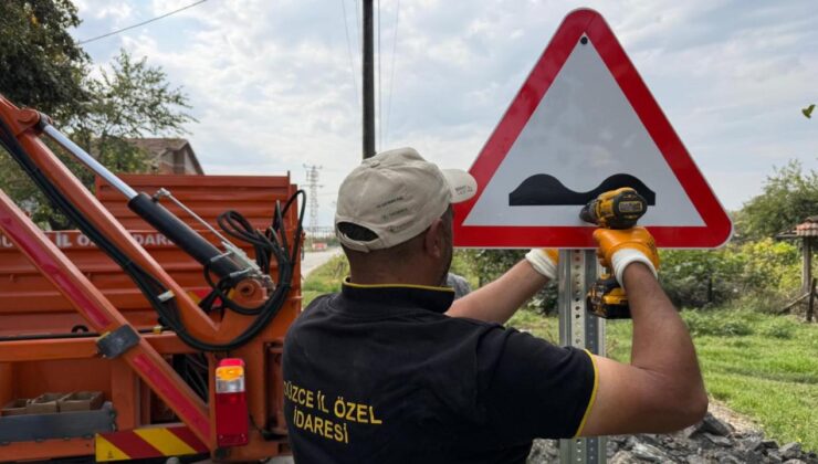 Çilimli’de Köy Yollarına Trafik Levhaları Yerleştirildi