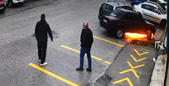 Akçakoca Sanayi Sitesi’nde Araç Yangını: Esnaf Alevlere Müdahale Etti